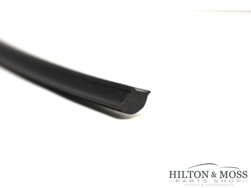 Jaguar E-Type S1 / S2 / S3 Filler / Locking Strip Black Rear Window Rubber Image 3