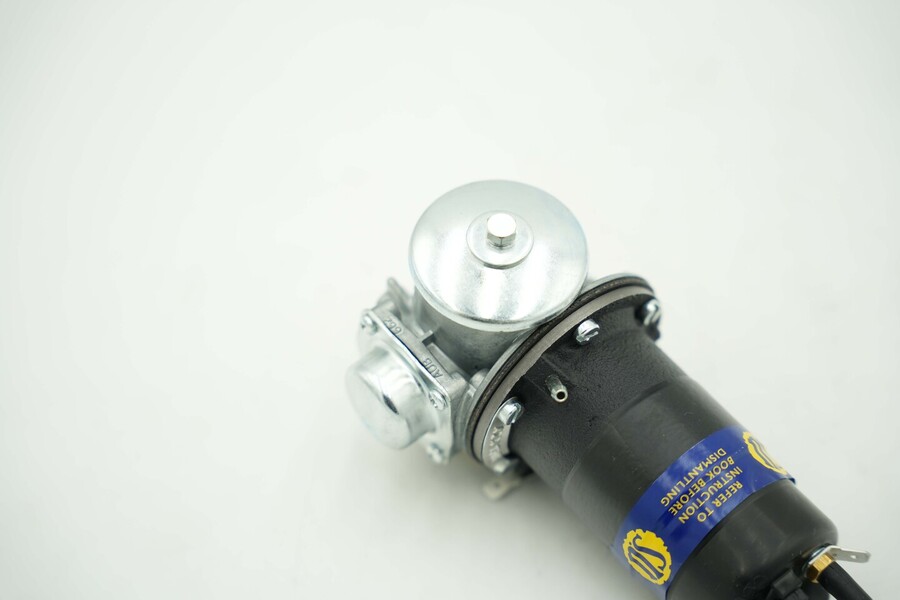 Jaguar E-Type 4.2 SU fuel pump Image 2