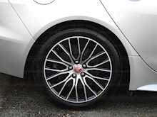 Jaguar XE D180 R-Dynamic S