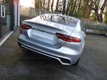 Jaguar XE D180 R-Dynamic S