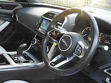 Jaguar XE D180 R-Dynamic S