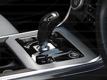 Jaguar XE D180 R-Dynamic S