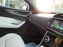 Jaguar XE D180 R-Dynamic S