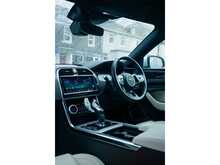 Jaguar XE D180 R-Dynamic S