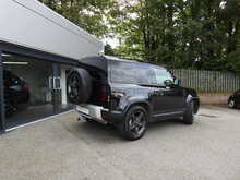 Land Rover Defender 90 P300 SE
