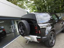 Land Rover Defender 90 P300 SE