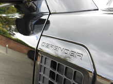 Land Rover Defender 90 P300 SE