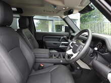 Land Rover Defender 90 P300 SE