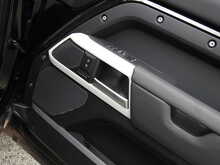 Land Rover Defender 90 P300 SE