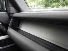 Land Rover Defender 90 P300 SE