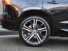 Volvo XC60 B5 MHEV R-Design Pro