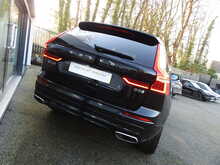 Volvo XC60 B5 MHEV R-Design Pro