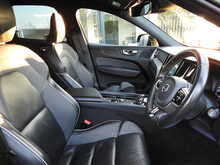 Volvo XC60 B5 MHEV R-Design Pro