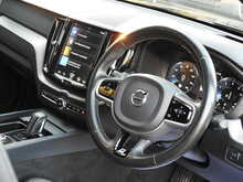 Volvo XC60 B5 MHEV R-Design Pro