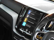 Volvo XC60 B5 MHEV R-Design Pro