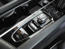 Volvo XC60 B5 MHEV R-Design Pro