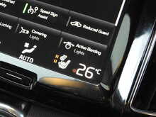 Volvo XC60 B5 MHEV R-Design Pro