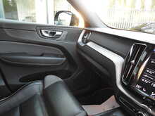 Volvo XC60 B5 MHEV R-Design Pro