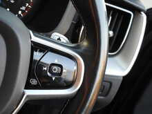 Volvo XC60 B5 MHEV R-Design Pro