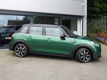 MINI Hatch Cooper Exclusive