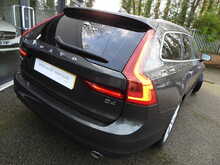 Volvo V90 D4 Momentum Plus