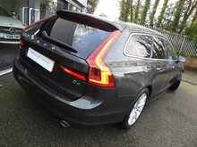 Volvo V90 D4 Momentum Plus