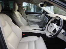 Volvo V90 D4 Momentum Plus