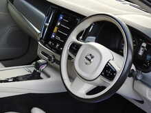 Volvo V90 D4 Momentum Plus