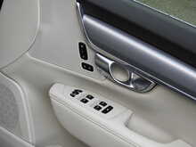 Volvo V90 D4 Momentum Plus