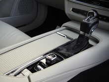 Volvo V90 D4 Momentum Plus