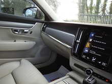 Volvo V90 D4 Momentum Plus