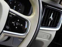 Volvo V90 D4 Momentum Plus