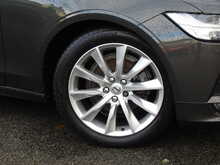 Volvo V90 D4 Momentum Plus