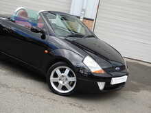 Ford Streetka Red