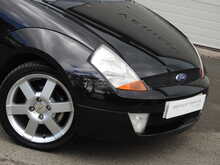 Ford Streetka Red