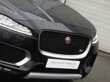 Jaguar F-PACE V6 S