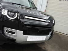 Land Rover Defender 110 D250 MHEV SE