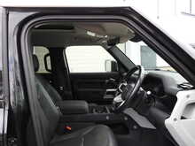 Land Rover Defender 110 D250 MHEV SE