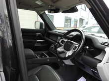 Land Rover Defender 110 D250 MHEV SE