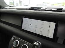 Land Rover Defender 110 D250 MHEV SE