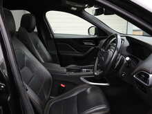 Jaguar F-PACE P300 300 Sport