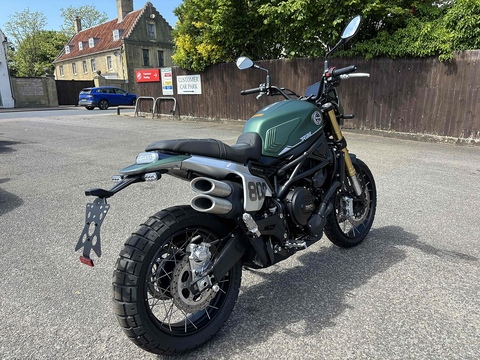 800 Trail E5 800 Motorbike Manual Petrol