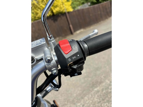 Roadster Motorcycle 125 Manual Petrol