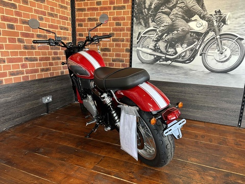 1 Motorbike 652 Manual Petrol