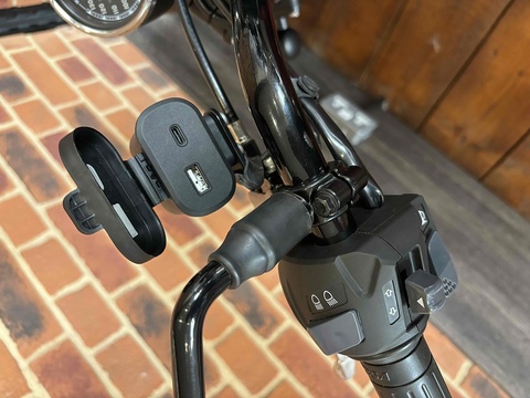 1 Motorbike 652 Manual Petrol