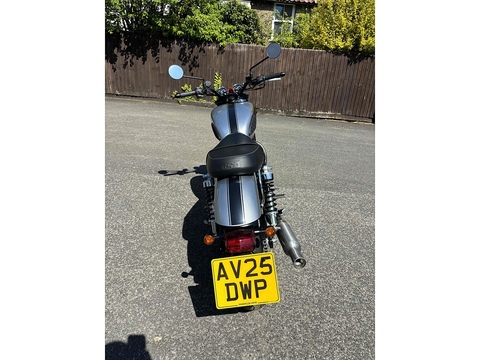 1 Motorcycle 652 Manual Petrol