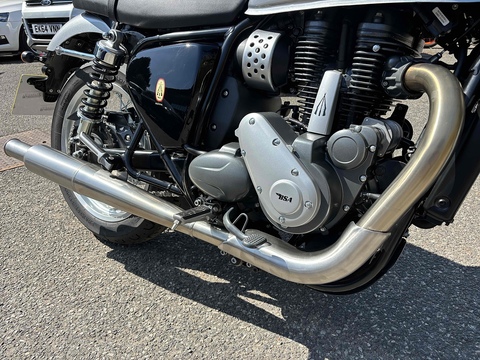 1 Motorcycle 652 Manual Petrol