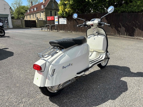 125 LC Scooter 125 Twist and Go Petrol