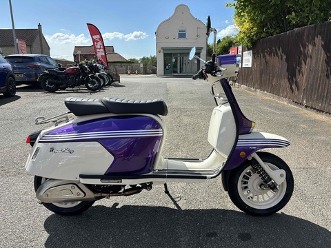 125 LC SE Scooter 125 Twist and Go Petrol