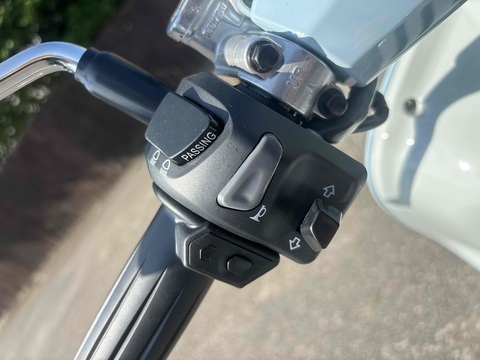 Air Cooled Round Light 125 Scooter AUTO Petrol E5